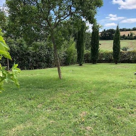 Suite indépendante au cœur d’un jardin arboré. Montaut  Esterno foto