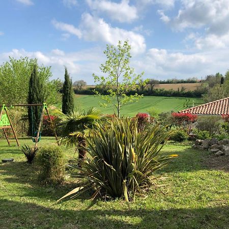 Suite indépendante au cœur d’un jardin arboré. Montaut  Esterno foto