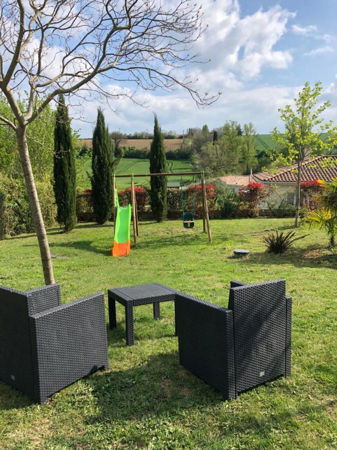 Suite indépendante au cœur d’un jardin arboré. Montaut  Esterno foto