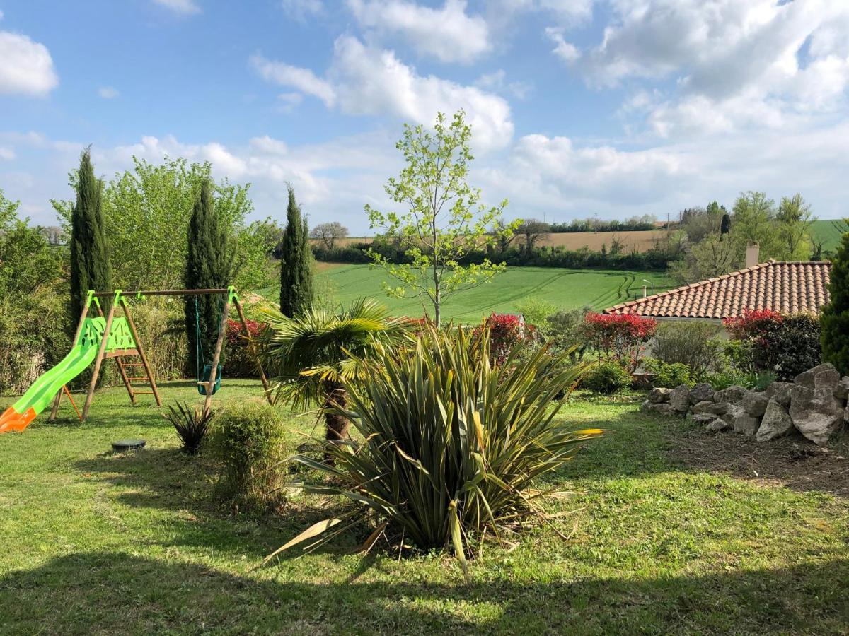 Suite indépendante au cœur d’un jardin arboré. Montaut  Esterno foto